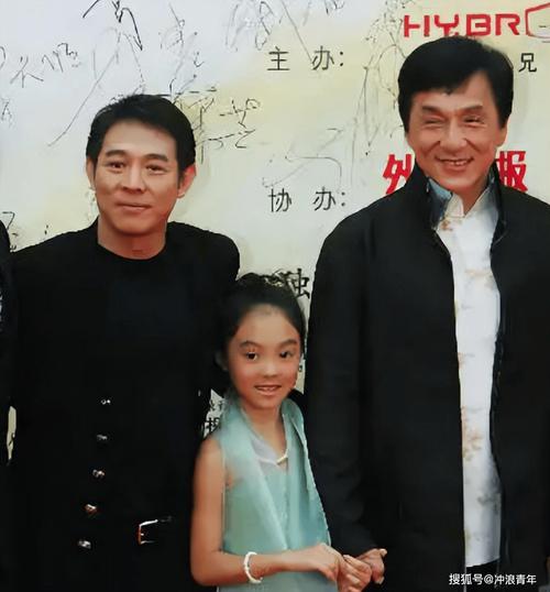 李连杰晒图炫二女儿