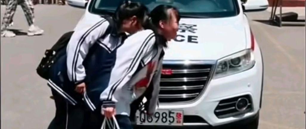 新澳门开奖记录新纪录和考生排队摸985车牌与